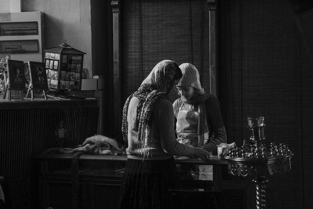 Nicola Vallotto fashion photography milan photoreporter reportage realpeople girls bw blackandwhite tallin estonia